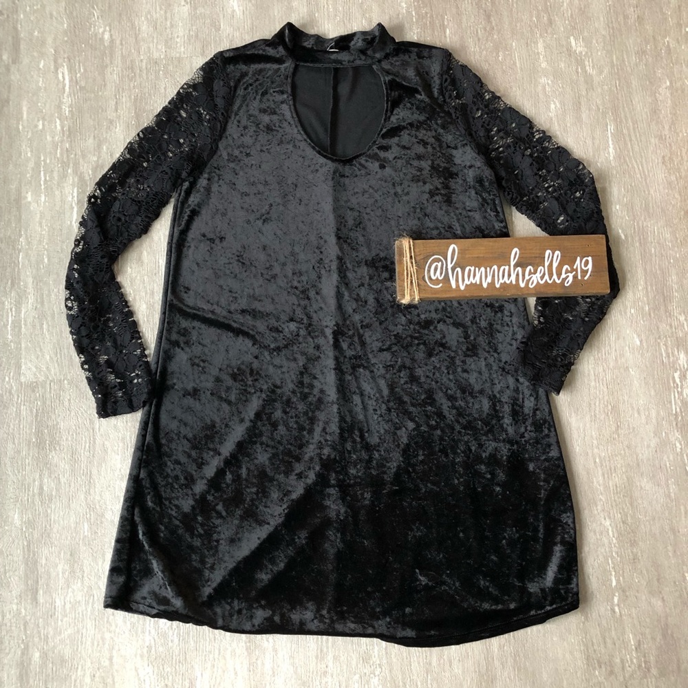 Sun & Moon Velvet Lace Sleeve Dress Size Medium